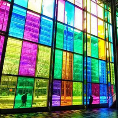 شیشه های رنگی در ساختمان های تجاری